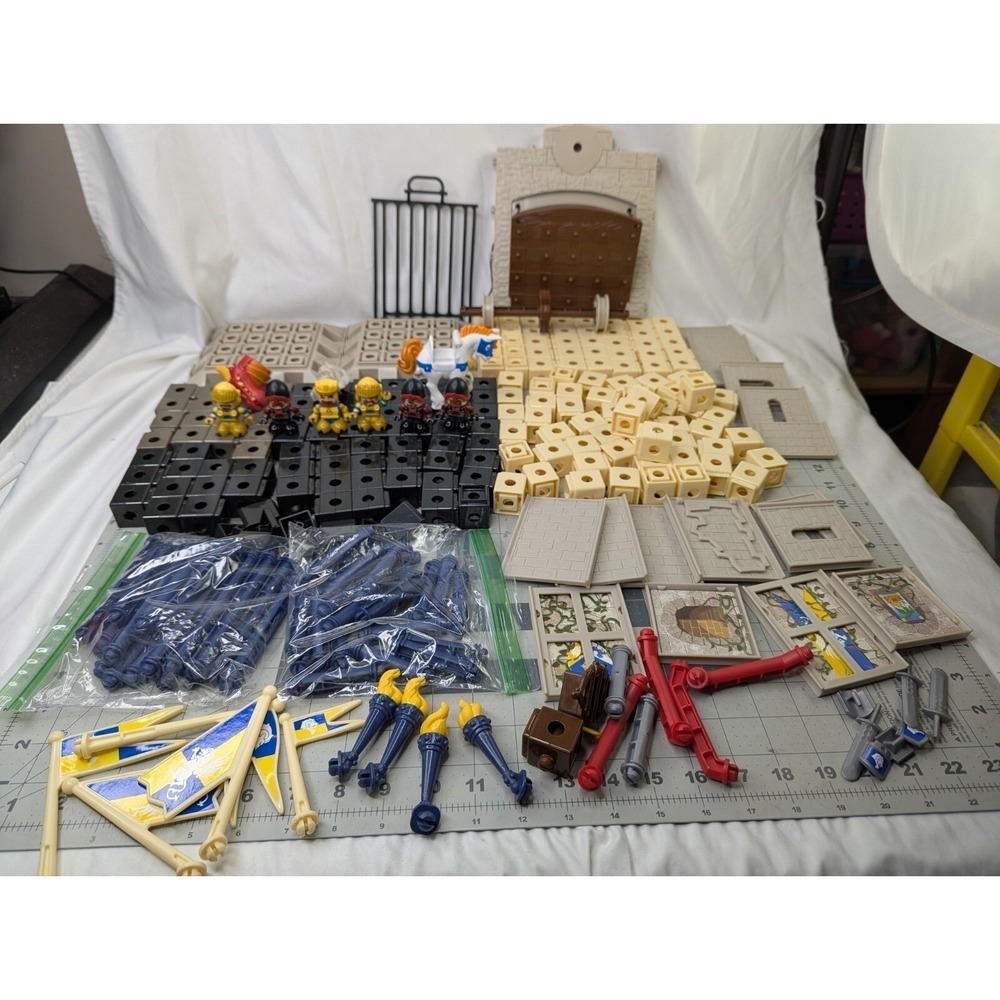 Fisher Price Trio‎ Castle Kingdom Knights Building Blocks Lot